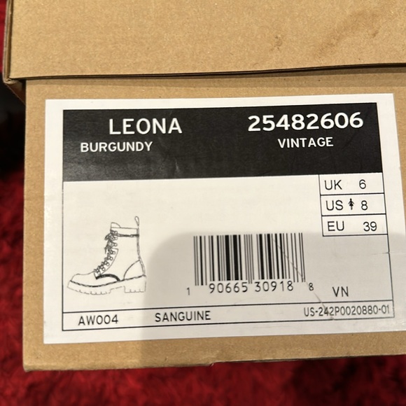 Dr. Marten’s sought after Leona vintage leather boot in Burgundy!!💜 - Picture 3 of 4